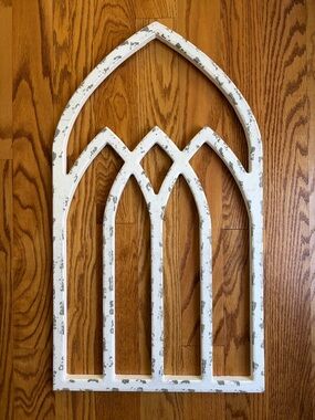 Rustic Farmhouse Style Wall Decor. White Distressed Gothic Arch Wall Decor